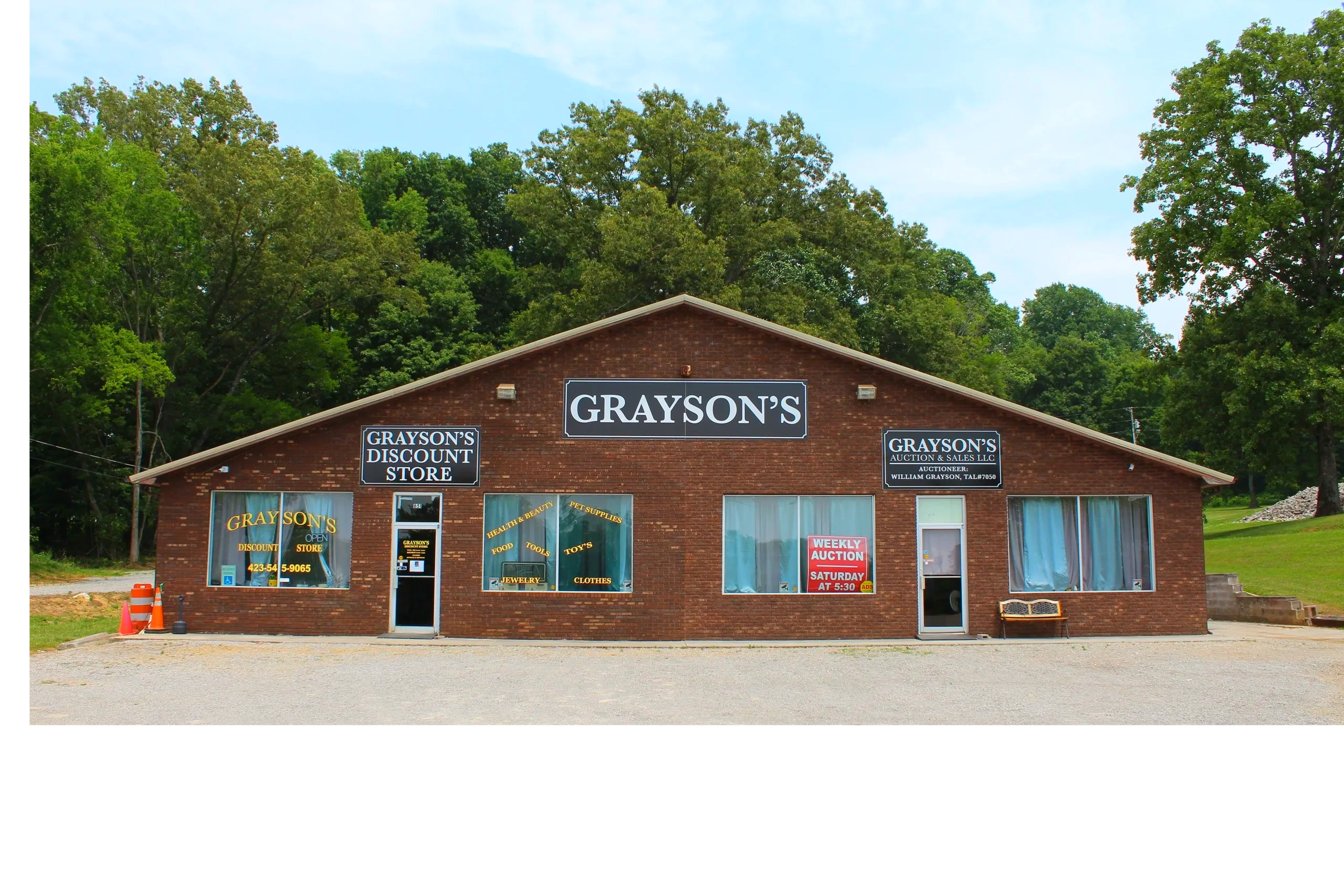 Grayson's Auction and Sales storefront at 651 Niles Ferry Rd, Madisonville, TN